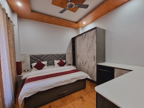 Family Quadruple Room | Minibar, iron/ironing board, rollaway beds, free WiFi - Stylia Suites (Dalhousie)