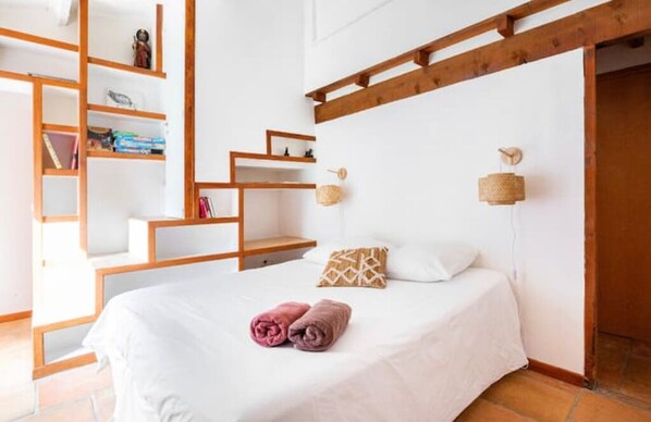 3 bedrooms, travel crib, WiFi, bed sheets