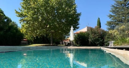 Petit mas Calme Dans un Cadre Arboré