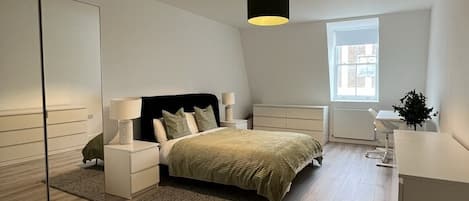 2 多间卧室、办公桌、熨斗/熨衣板、免费 WiFi