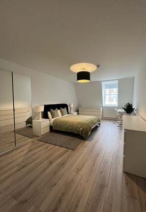 2 bedrooms, desk, iron/ironing board, free WiFi