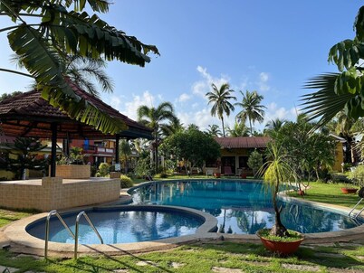 Comfortable 2 BHK with pool Betalbatim beach

