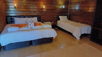 Bungalow | Premium bedding, desk, laptop workspace, free WiFi