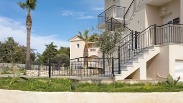 Apartamento, 2 quartos, para fumantes, sacada | Fachada