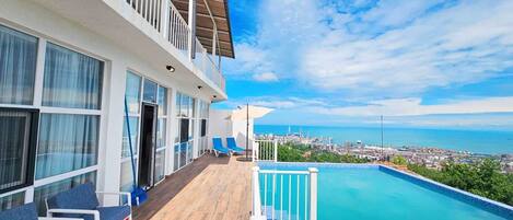 Business Villa | Pool | 3 outdoor pools