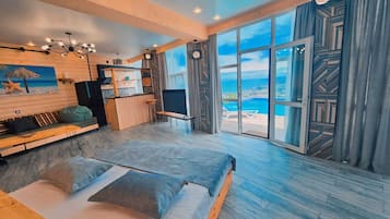 Business Villa | 1 bedroom, in-room safe, individually decorated, individually furnished