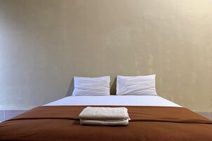 Standard Double Room | Free WiFi, bed sheets