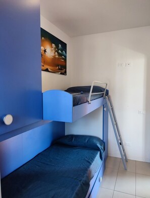 House | 2 bedrooms, desk, free WiFi
