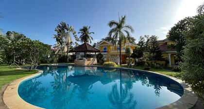 Comfortable 2 BHK with pool Betalbatim Beach