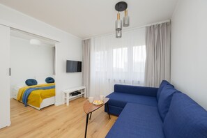 Apartment, 1 Bedroom, Balcony | Living room