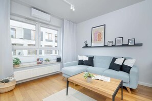 TV, offices - Stylish Apartment in Zablocie | Air Conditioning, Balcony, Parking (Kraków)