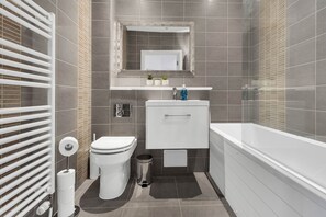 Departamento | Baño | Secadora de cabello, toallas, jabón, shampoo 