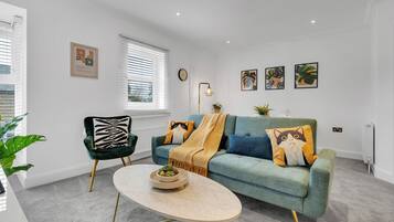 Apartment | Living area | TV