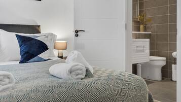 Apartment | 2 bedrooms, iron/ironing board, bed sheets