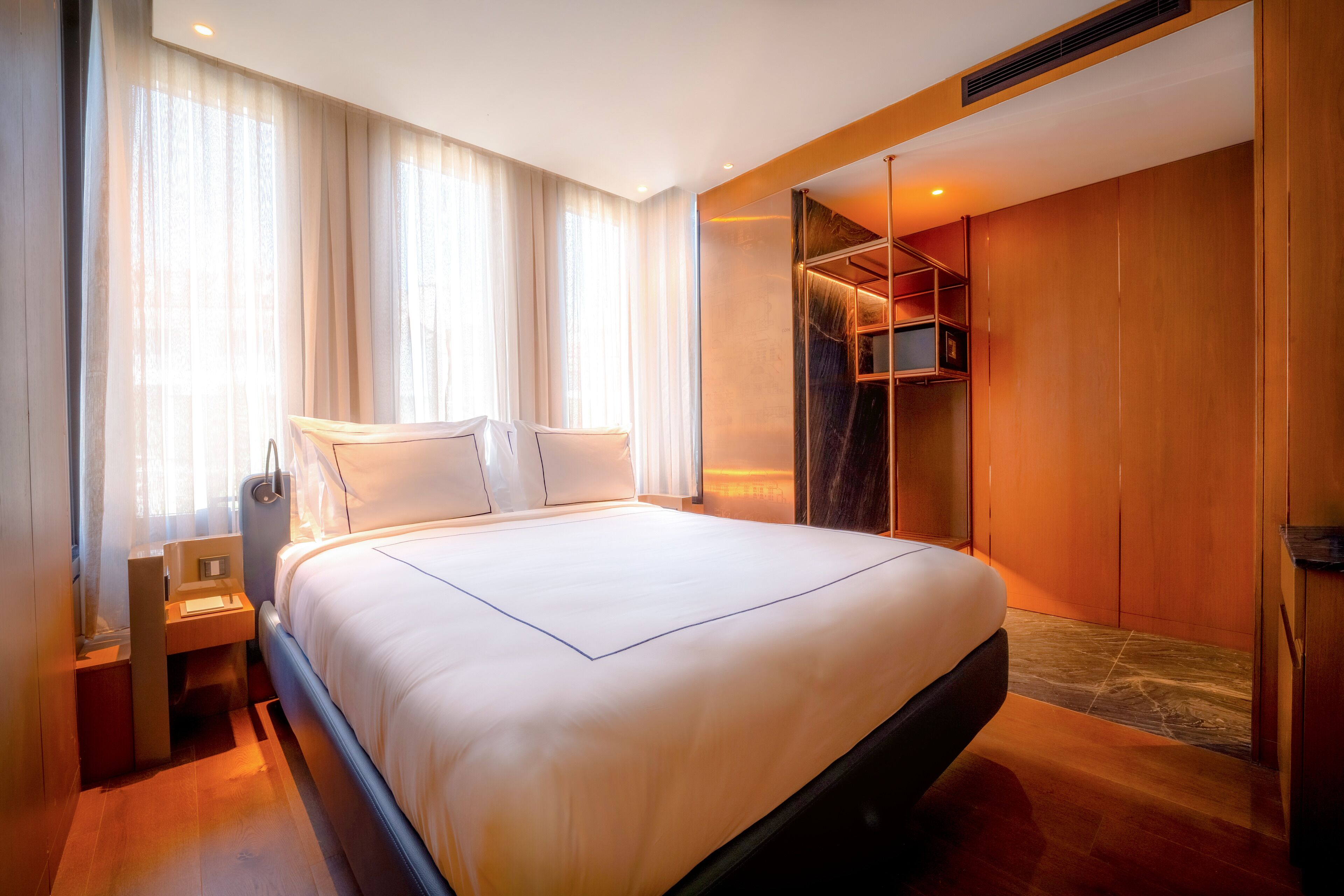 Chambre Double Supérieure, 1 très grand lit, non-fumeurs, salle de bains privée | Minibar, Wi-Fi gratuit, draps fournis