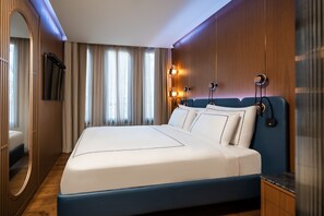 Deluxe Double Room, 1 King Bed, Non Smoking, Private Bathroom | Minibar, free WiFi, bed sheets