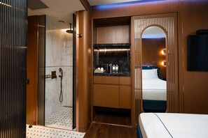 Deluxe Double Room, 1 King Bed, Non Smoking, Private Bathroom | Bathroom | Shower, free toiletries, hair dryer, bathrobes - Sura Concept Hotel (Istanbul)