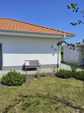 Terrace/patio - Moderner, Barrierefreier Bungalow am Bodden, im Naturschutzgebiet, Wlan, Sauna (Vaschwitz)
