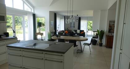 Wundervolles Ferienhaus am Bodden zum Entspannen (Garten, Sauna, Natur)