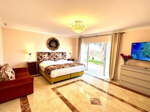 10 quartos, ferros/tábuas de passar roupa, Wi-Fi, roupa de cama