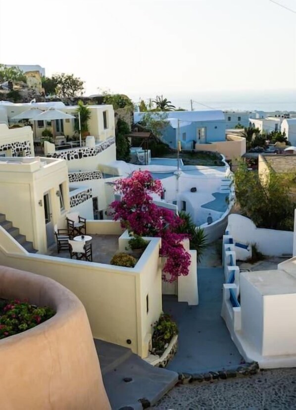 Exterior - Santorini Cave Escape in Oia w Patio (Santorini)