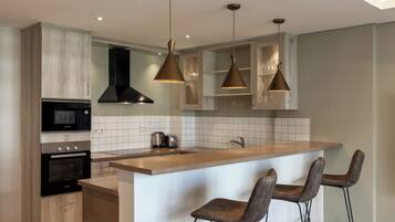 Suite, 1 Bedroom | Hypo-allergenic bedding, in-room safe, individually decorated