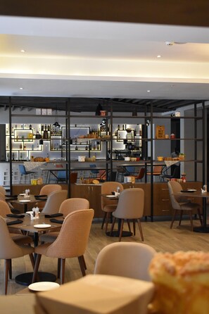 Buffet déjeuner (25 USD par personne)