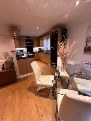 Dining - Max's Woodland Lodge (Marton)