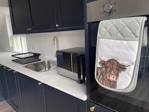 House | Private kitchen | Fridge, microwave, oven, stovetop