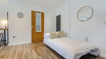 1 chambre, fer et planche à repasser, accès au Wi-Fi (inclus)