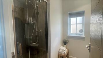 House | Bathroom | Shower, hair dryer, towels