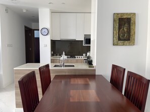 Dining - Affordable Luxury in the Tranquil Heart of Colombo (Colombo 2)