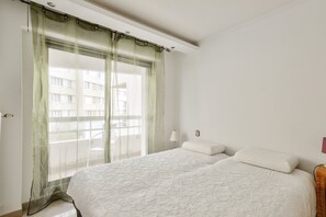 2 habitaciones, tabla de planchar con plancha, wifi y ropa de cama 