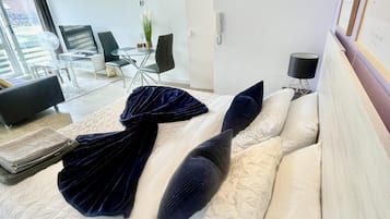 Studio | Living area | TV