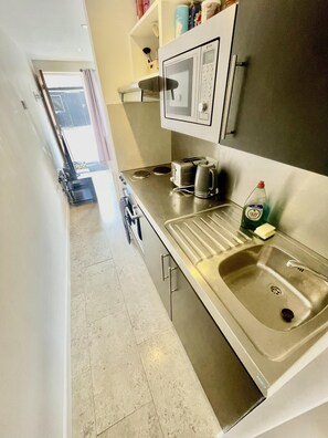 Studio | Eigene Küche | Kühlschrank, Mikrowelle, Ofen, Herdplatte