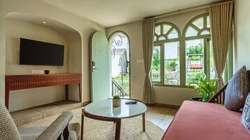 Junior Suite | 1 bedroom, in-room safe, desk, laptop workspace