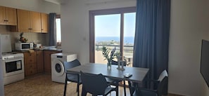 Full-sized fridge, microwave, oven, stovetop - Sea Sunset Hill (Kissonerga)