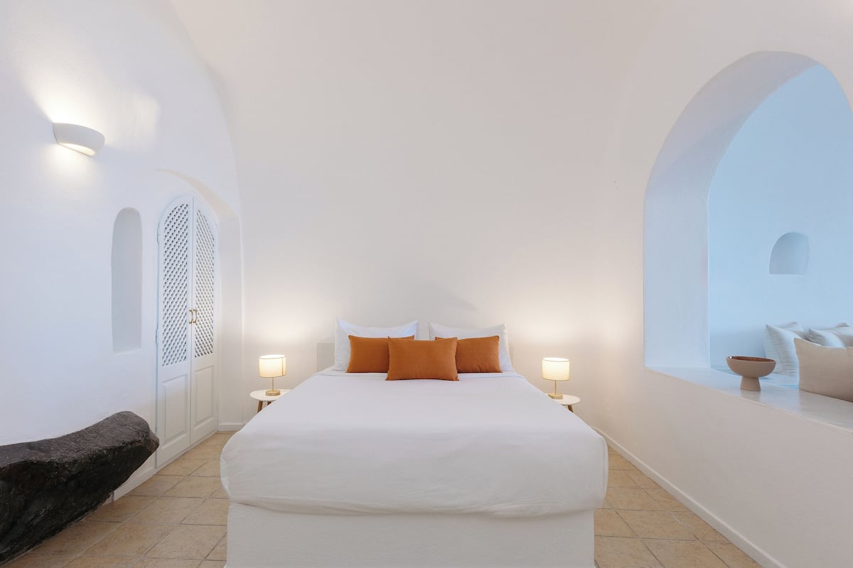 Minibar, in-room safe, iron/ironing board, free WiFi