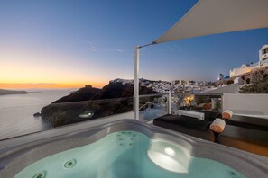 Private spa tub
