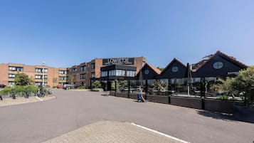 Vista frontal de la propiedad