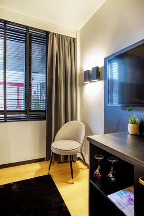 Dobbeltrom – comfort | Allergitestet sengetøy, minibar, safe på rommet og strykejern/-brett