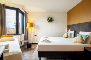Habitación triple superior, para no fumadores | Ropa de cama hipoalergénica y minibar 