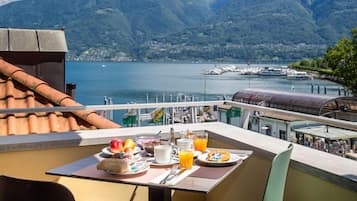 Tägliches Frühstücksbuffet (15 CHF pro Person)