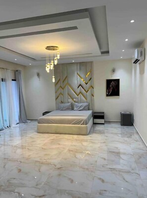 5 habitaciones, escritorio, tabla de planchar con plancha y wifi gratis