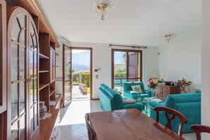 21-inch flat-screen TV with digital channels, TV - Lenno Glamour (Tremezzina)