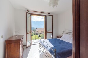 ファミリー ハウス ベッドルーム (複数) 2 バスルーム (Lenno Glamour) | 3 室のベッドルーム、アイロン / アイロン台、WiFi (無料)、ベッドシーツ