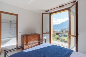 Rumah Keluarga, beberapa kamar, 2 kamar mandi (Lenno Glamour) | 3 kamar tidur, setrika/meja setrika, Wi-Fi gratis, dan seprai linen