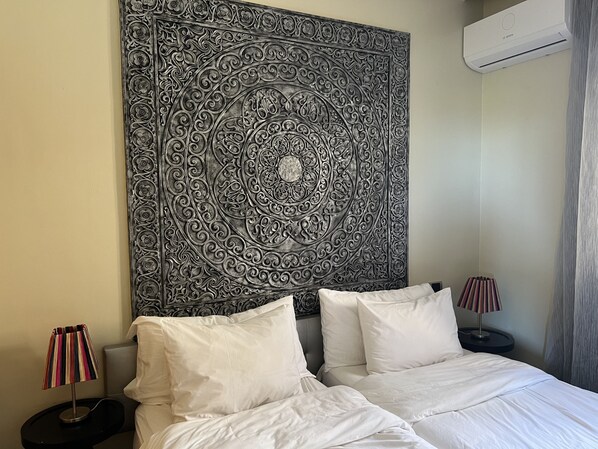 2 Schlafzimmer, Schreibtisch, Bügeleisen/Bügelbrett, Reisekinderbett