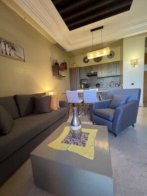 Smart TV, fireplace - Élégant Duplex Solarium au Coeur du Projet Vizir Marrakech Avec Accès au Parc (Ouahat Sidi Brahim)