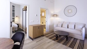 Superior Room, 1 Queen Bed, Vineyard View | 1 bedroom, premium bedding, down comforters, memory foam beds - Finca Calderón Enoresort (Requena)